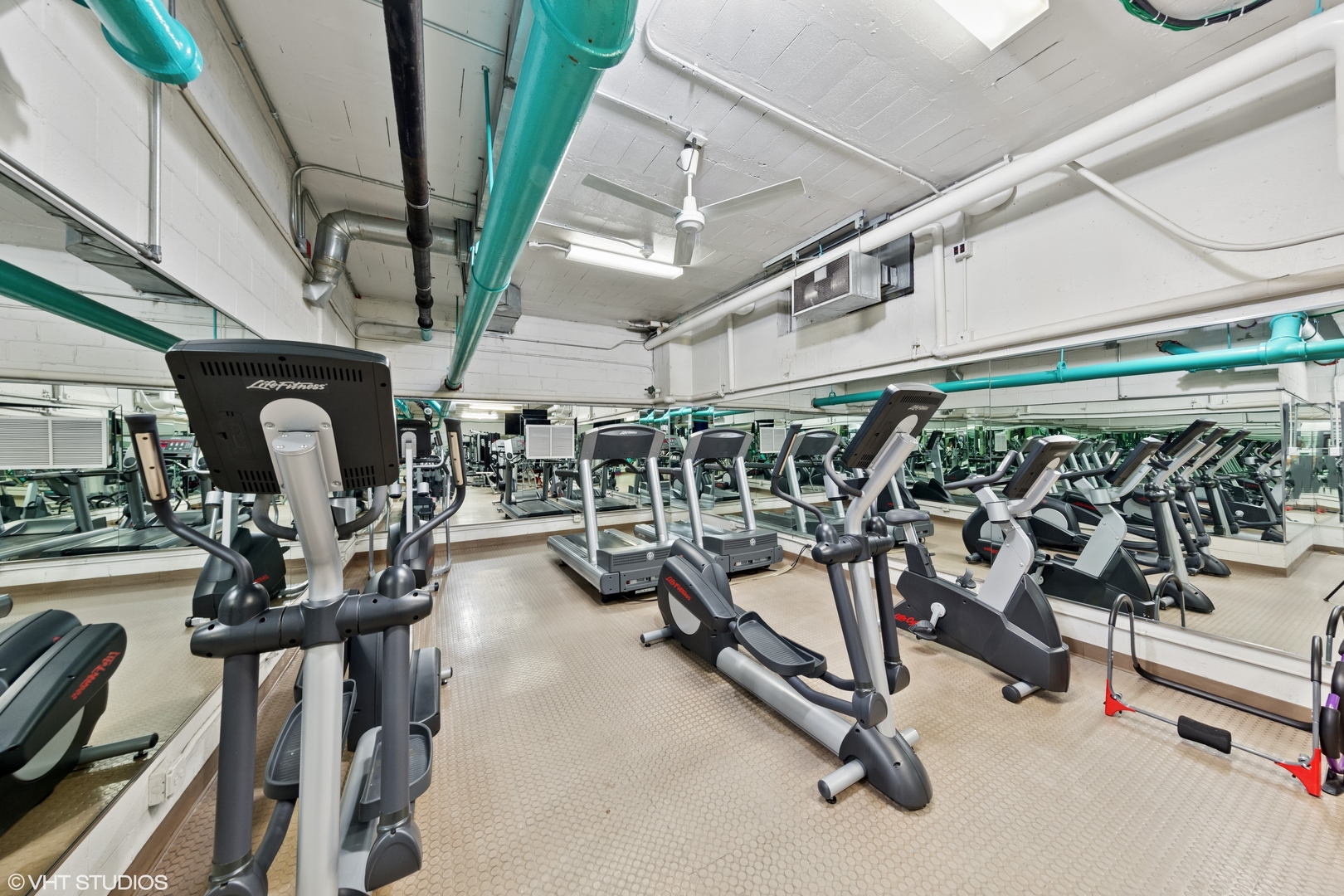 850 North Dewitt Place, Unit 18G Chicago, IL 60611 - Photo 14 of 23 a view of a room with gym equipment
