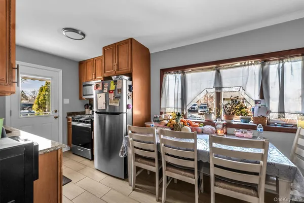 $625,000 | 147 Front Avenue, Brentwood, NY 11717