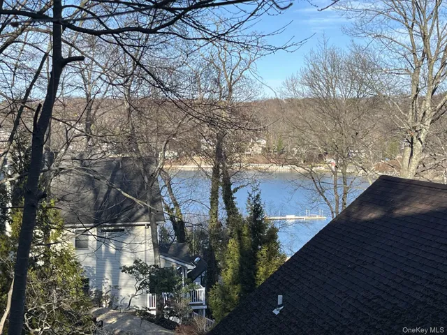 $999,000 | 315 Mc Kinley Terrace, Centerport, NY 11721