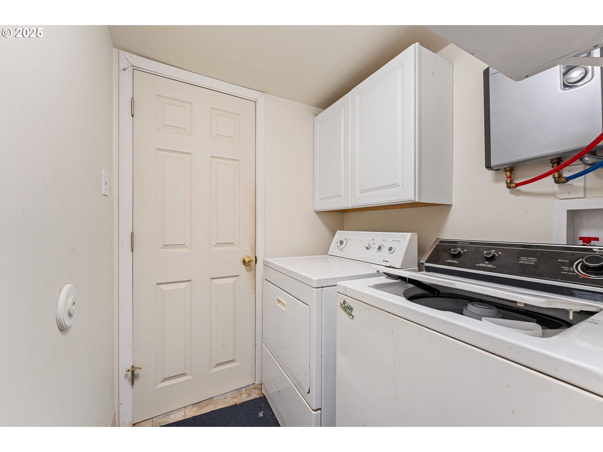 3461 West Evans Creek Road Rogue River, OR 97537 - Photo 14 of 40 a utility room with dryer and washer