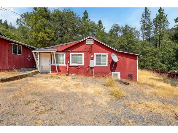 $495,000 | 3461 West Evans Creek Road, Rogue River, OR 97537
