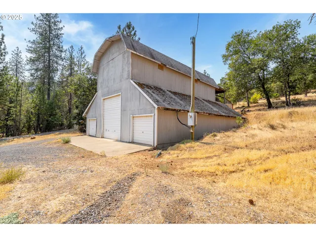 a view of a outdoor space