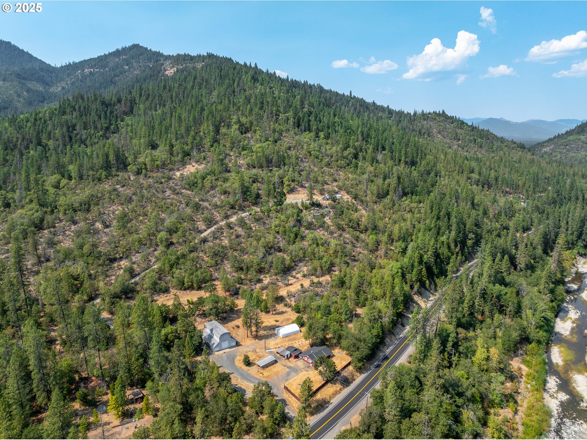 3461 West Evans Creek Road Rogue River, OR 97537 - Photo 37 of 40 a view of a city