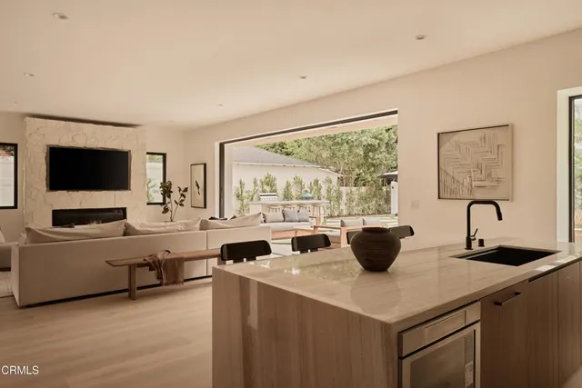 $18,995 | 11638 Kling Street, Los Angeles, CA 91602