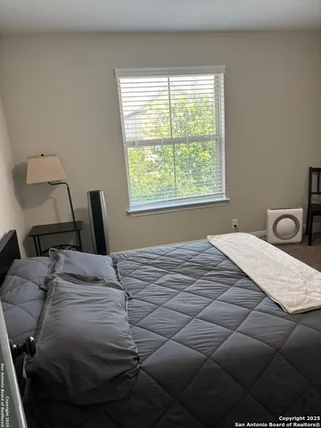 $2,600 | 21943 Akin Bayou, San Antonio, TX 78261