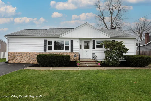 $369,000 | 11 Mountain View Avenue, Saugerties, NY 12477