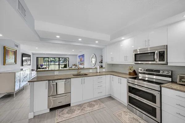 $374,900 | 12870 Briarlake Drive, Unit 201, Palm Beach Gardens, FL 33418