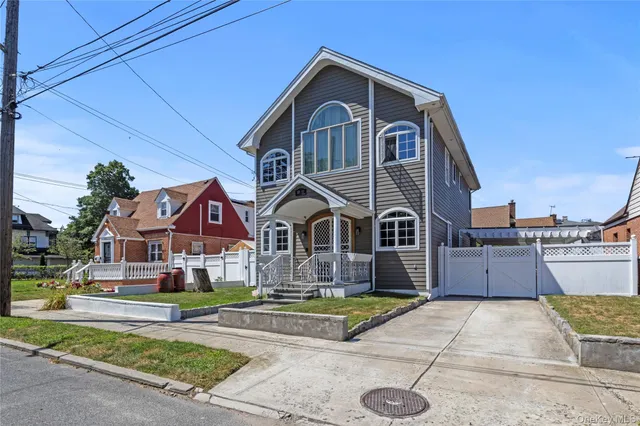 $1,100,000 | 10-11 Bay 24th Street | Bayswater