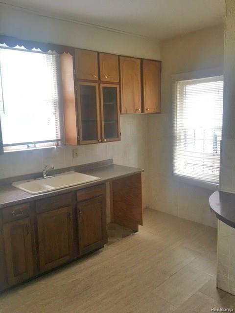 8552 Robson Street Detroit, MI 48228 - Photo 4 of 9