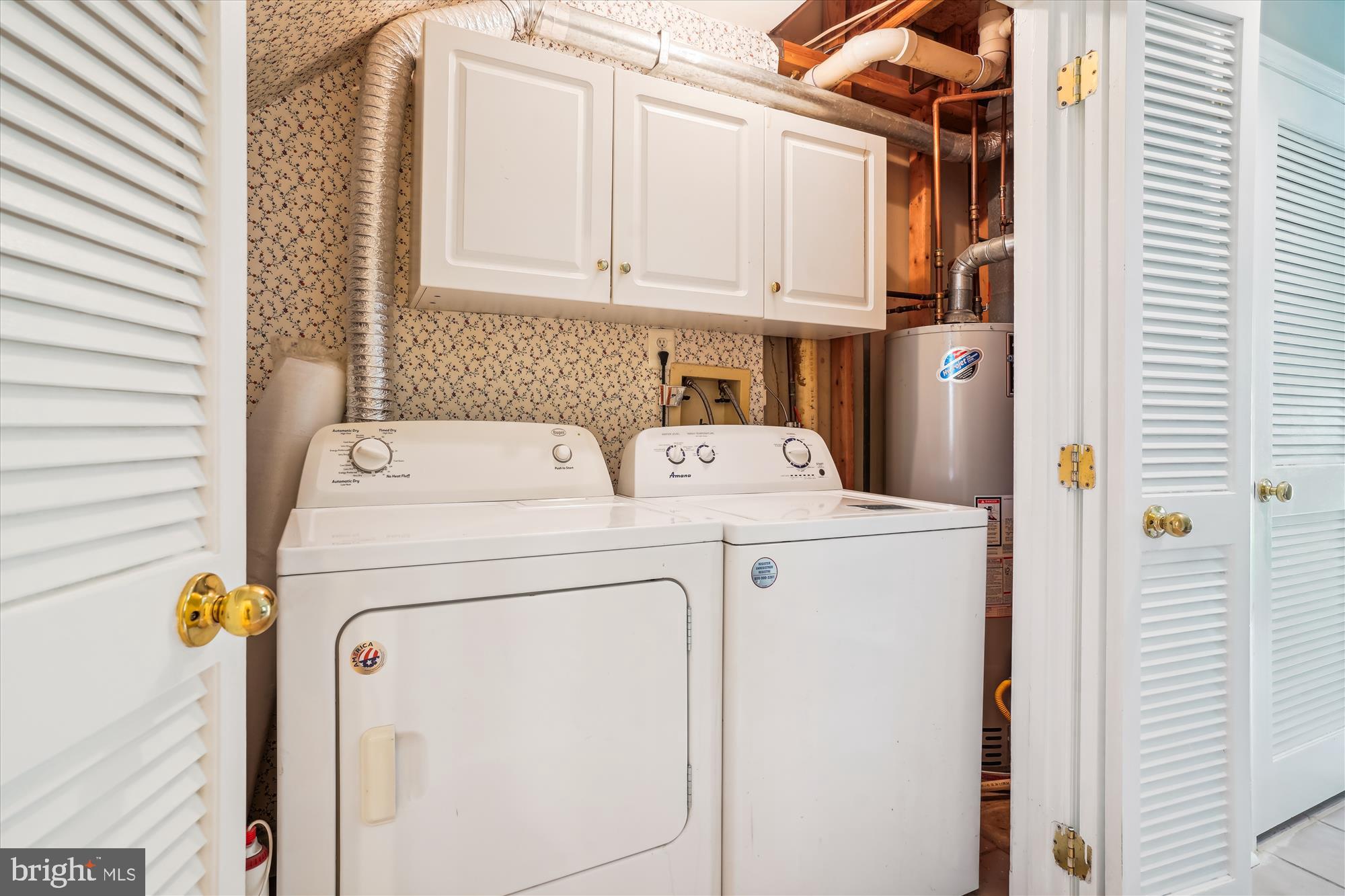 4158 Ashmere Circle Dumfries, VA 22025 - Photo 25 of 28 a utility room with dryer and washer