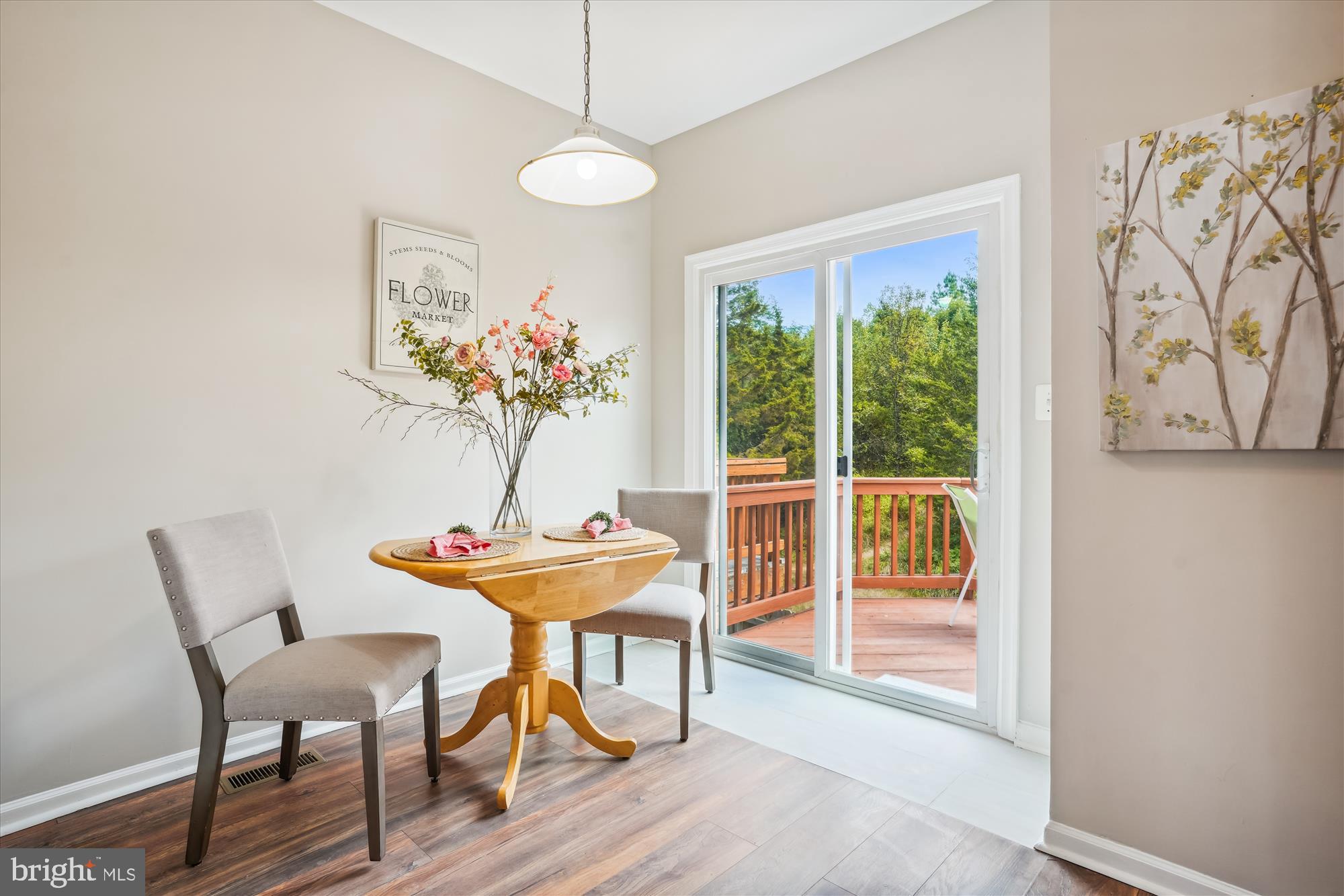 4158 Ashmere Circle Dumfries, VA 22025 - Photo 8 of 28 a table and chairs in a room
