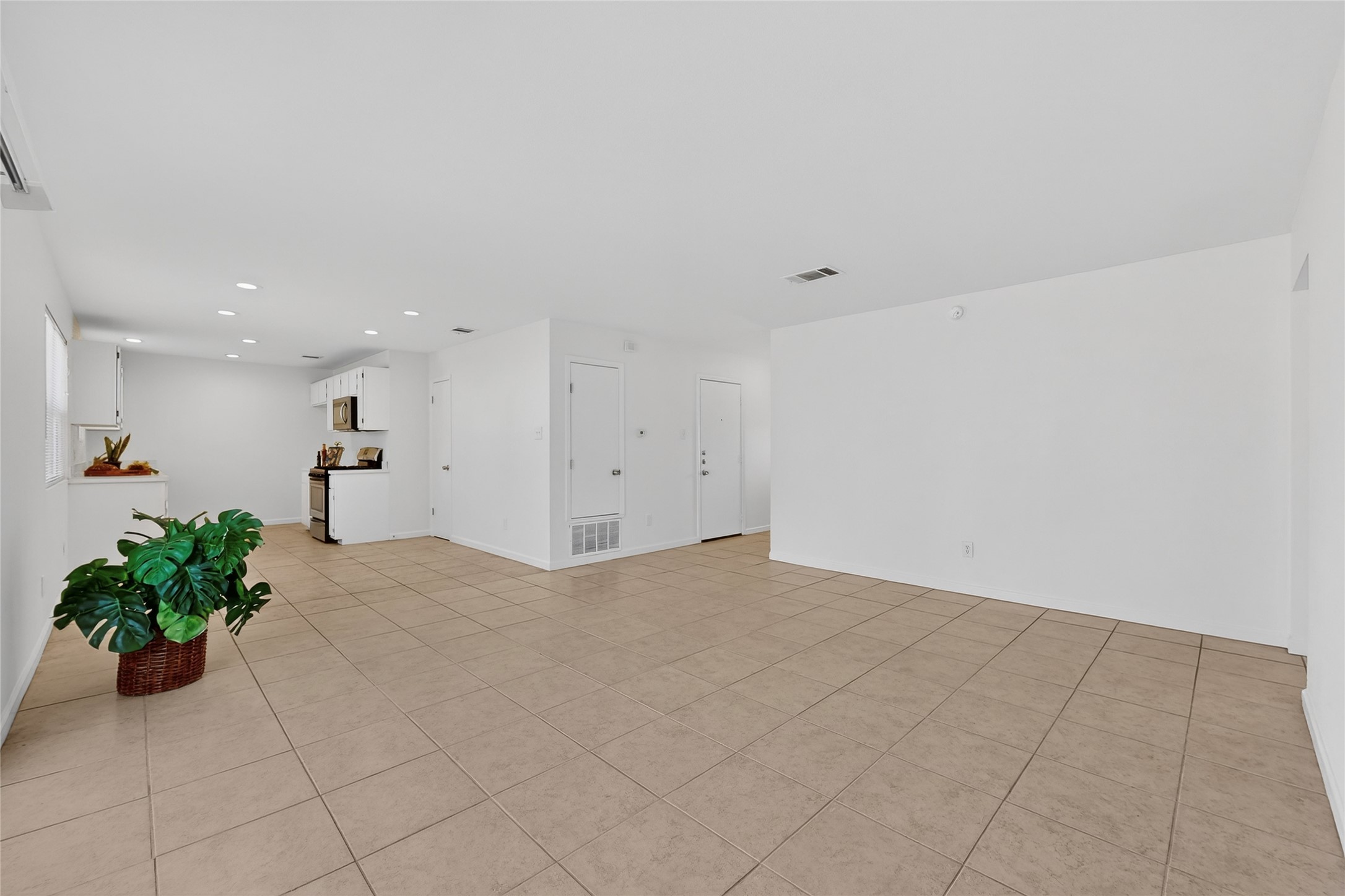 7200 Barnsdale Way Austin, TX 78745 - Photo 4 of 26 a view of an empty room