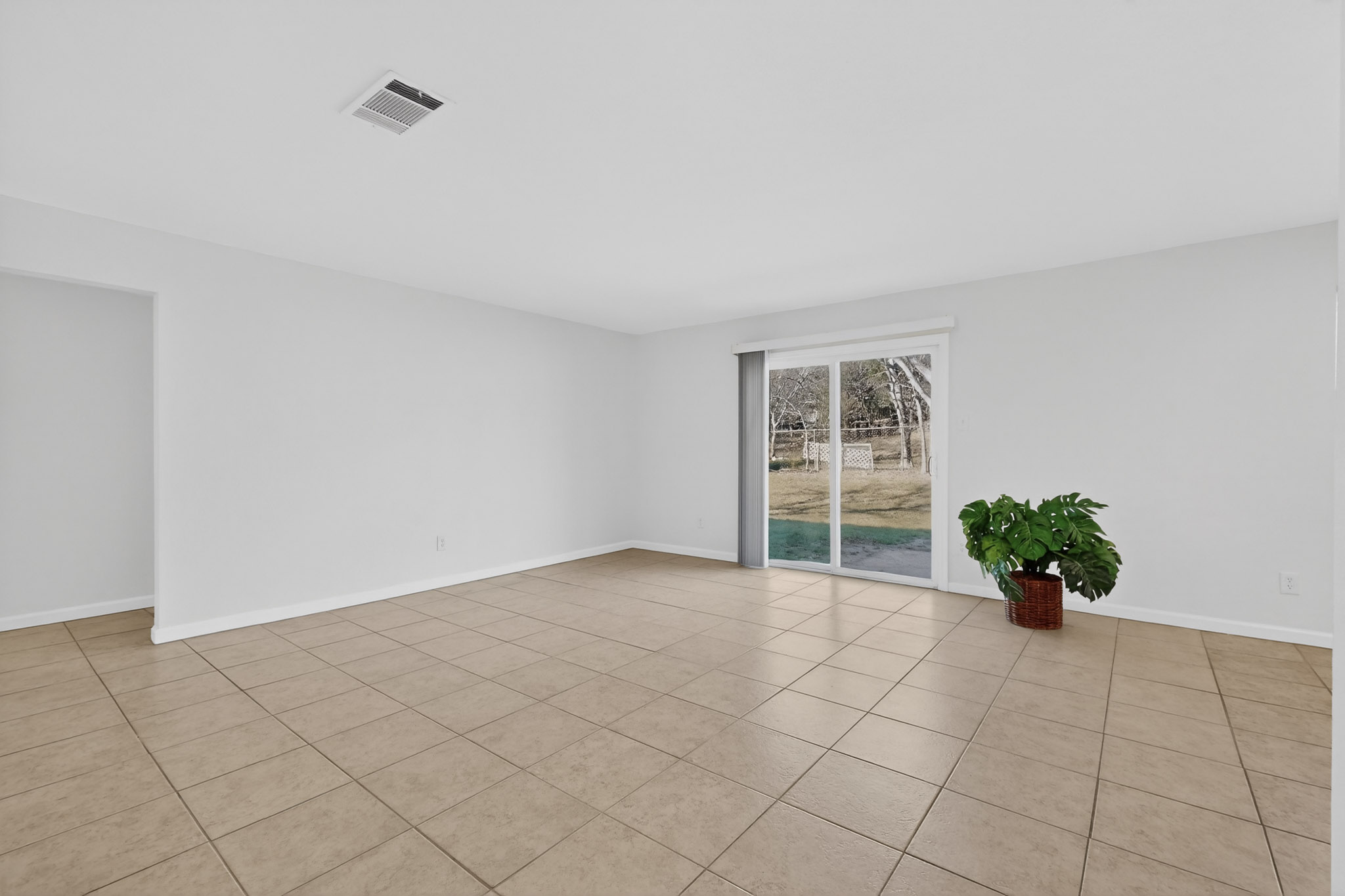 7200 Barnsdale Way Austin, TX 78745 - Photo 7 of 26 a view of an empty room and window