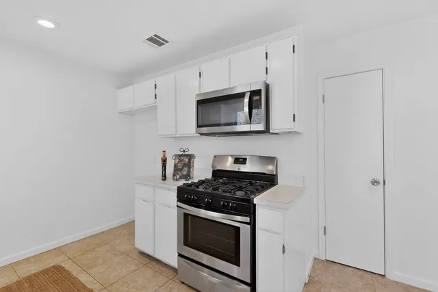 $2,175 | 7200 Barnsdale Way, Austin, TX 78745