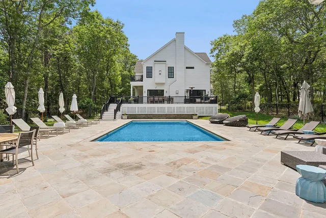 $5,850,000 | 421 Edge Of Woods Road, Southampton, NY 11968