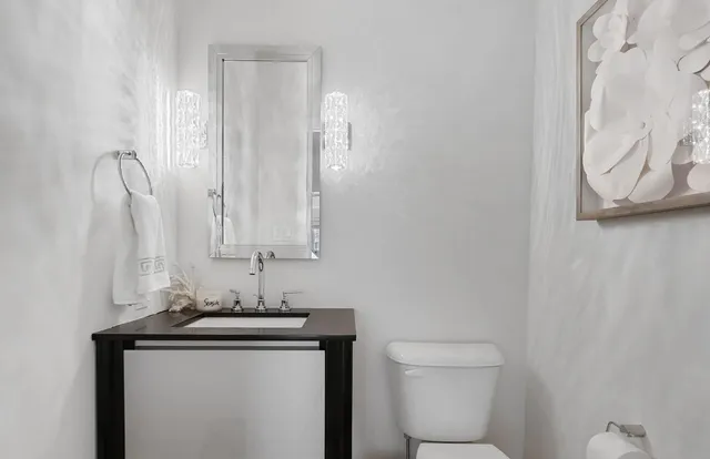 $5,850,000 | 421 Edge Of Woods Road, Southampton, NY 11968