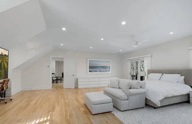 $5,850,000 | 421 Edge Of Woods Road, Southampton, NY 11968