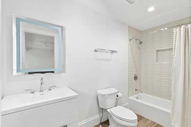 $5,850,000 | 421 Edge Of Woods Road, Southampton, NY 11968