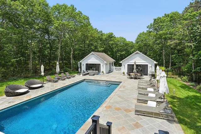 $5,850,000 | 421 Edge Of Woods Road, Southampton, NY 11968