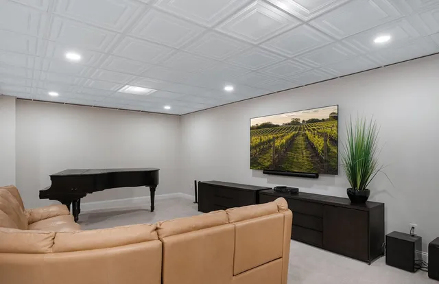 $5,850,000 | 421 Edge Of Woods Road, Southampton, NY 11968