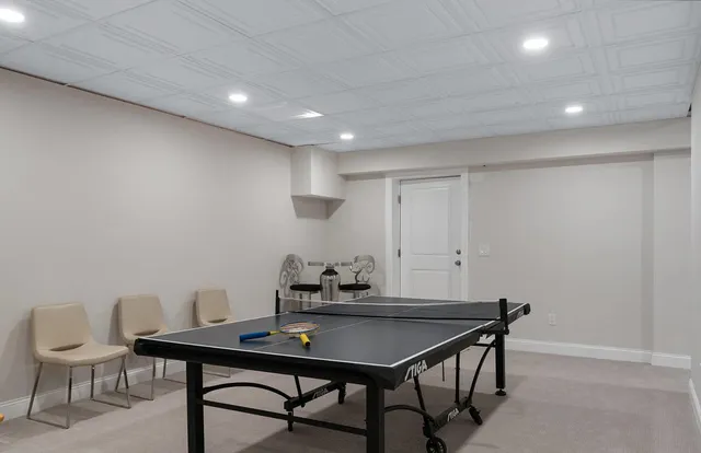 $5,850,000 | 421 Edge Of Woods Road, Southampton, NY 11968