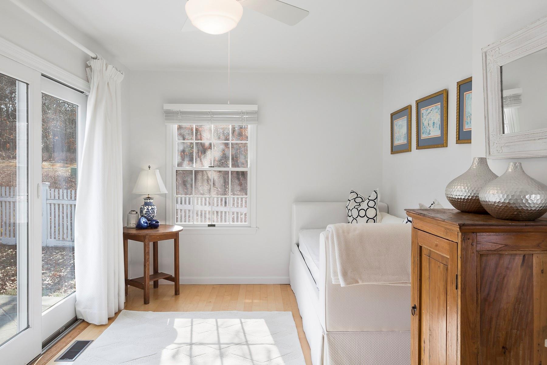 421 Edge Of Woods Road Southampton, NY 11968 - Photo 24 of 33