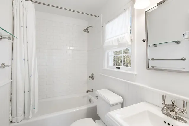 $5,850,000 | 421 Edge Of Woods Road, Southampton, NY 11968