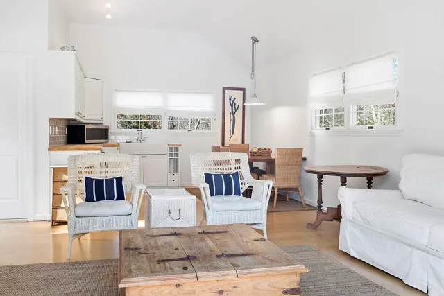 $5,850,000 | 421 Edge Of Woods Road, Southampton, NY 11968