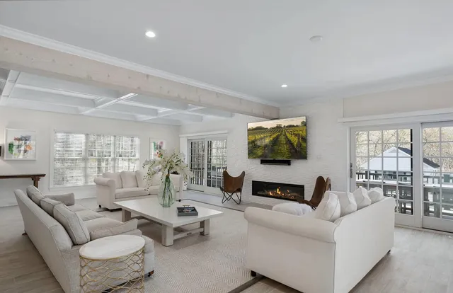 $5,850,000 | 421 Edge Of Woods Road, Southampton, NY 11968