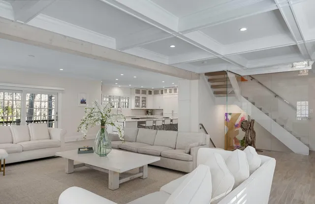 $5,850,000 | 421 Edge Of Woods Road, Southampton, NY 11968