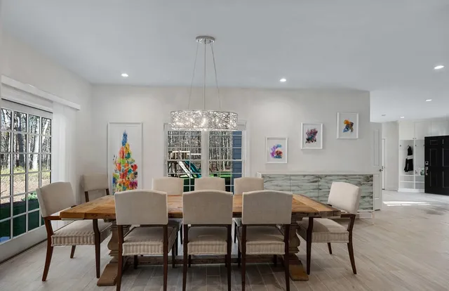 $5,850,000 | 421 Edge Of Woods Road, Southampton, NY 11968