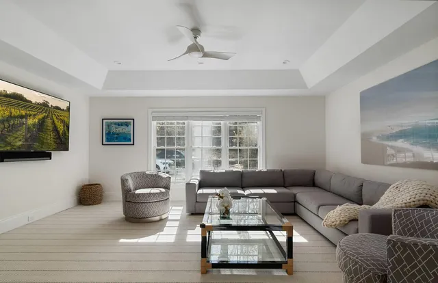 $5,850,000 | 421 Edge Of Woods Road, Southampton, NY 11968