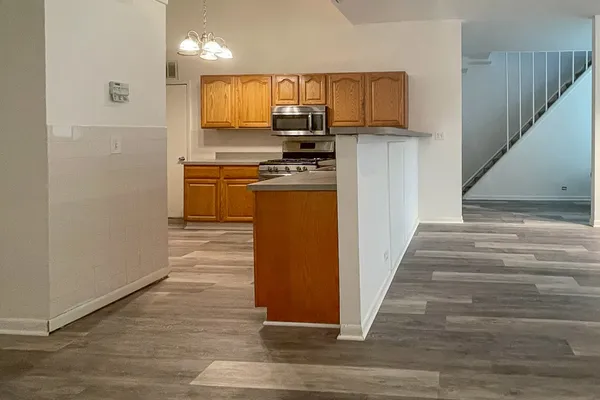 $4,095 | 1844 West Henderson Street, Unit SFH, Chicago, IL 60657