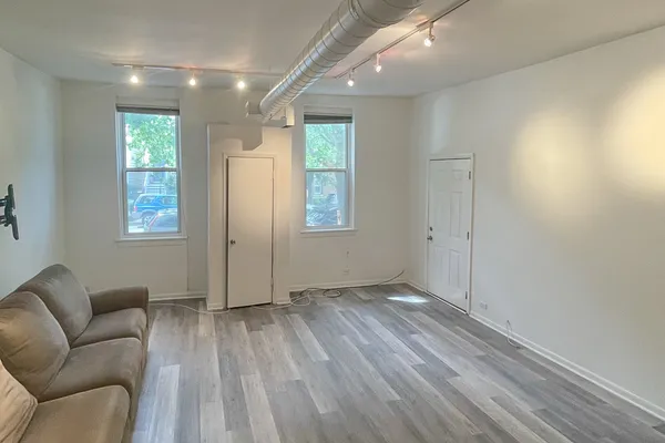 $4,095 | 1844 West Henderson Street, Unit SFH, Chicago, IL 60657