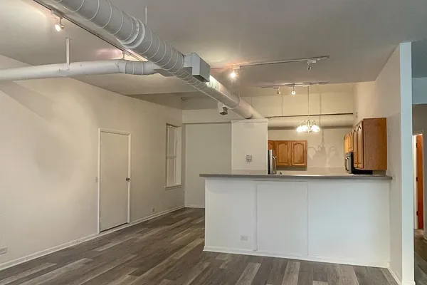 $4,095 | 1844 West Henderson Street, Unit SFH, Chicago, IL 60657
