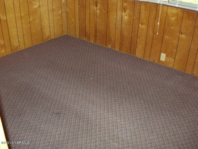 710 South Hennessy Road Yakima, WA 98908 - Photo 5 of 15 a view of wooden floor