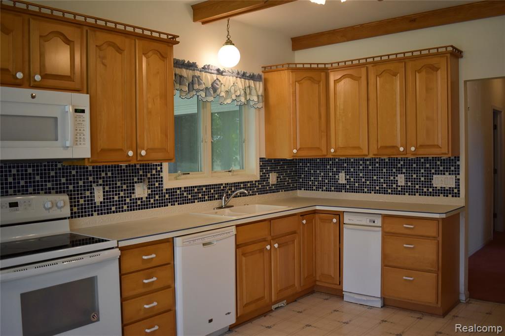 9701 Roberts Road Gregory, MI 48137 - Photo 8 of 39