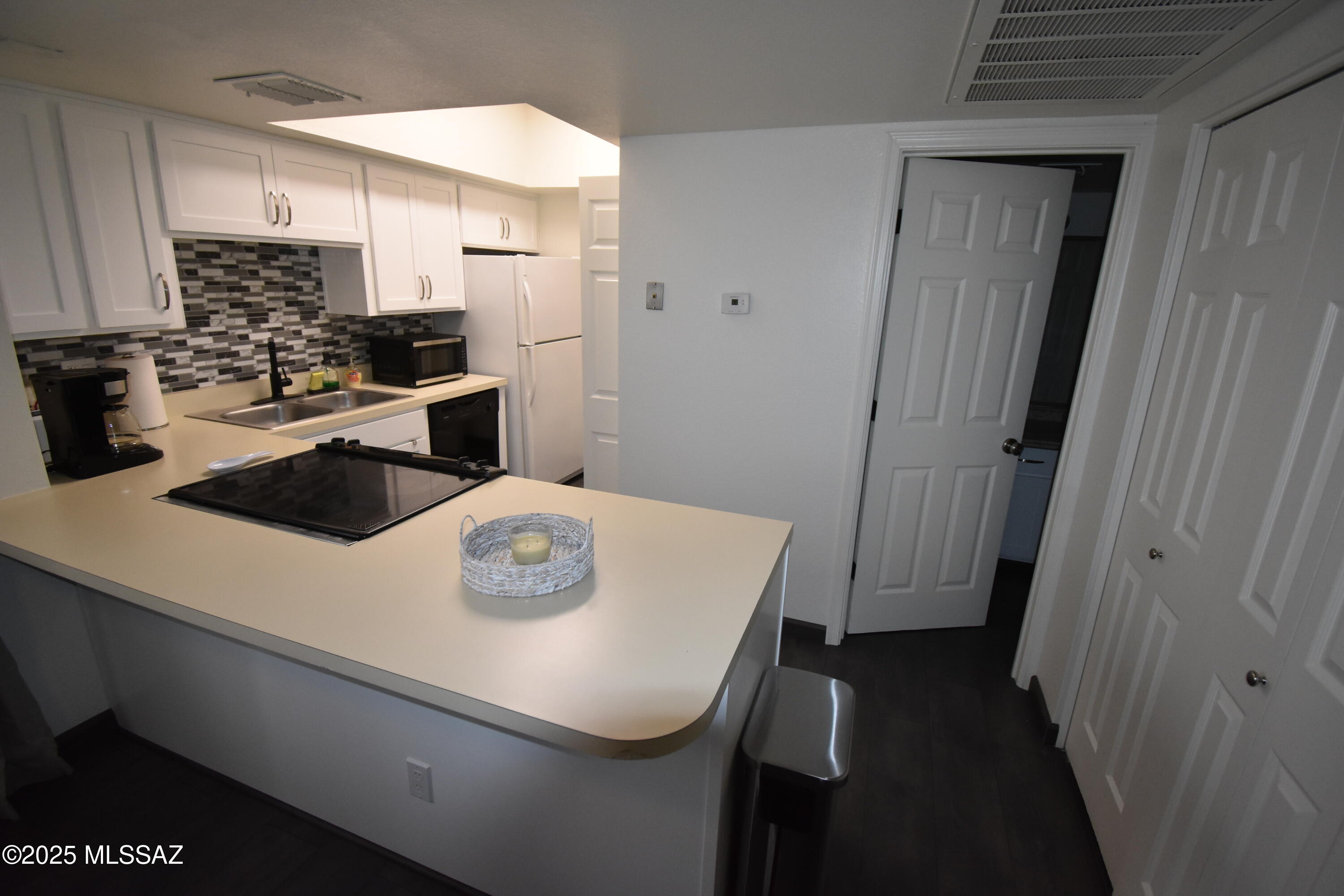 1200 East River Road, Unit J122 Tucson, AZ 85718 - Photo 8 of 14