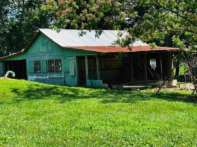 $265,000 | 2956 Highway 257, Washington, IN 47501