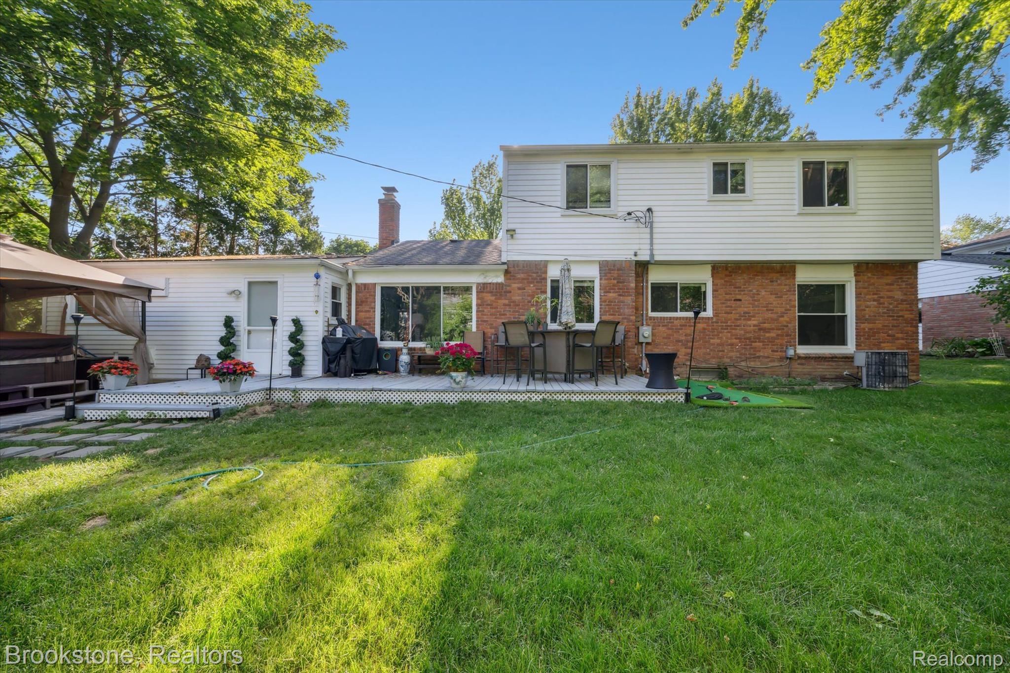 28907 Farmington Road Farmington, MI 48334 - Photo 43 of 49 .