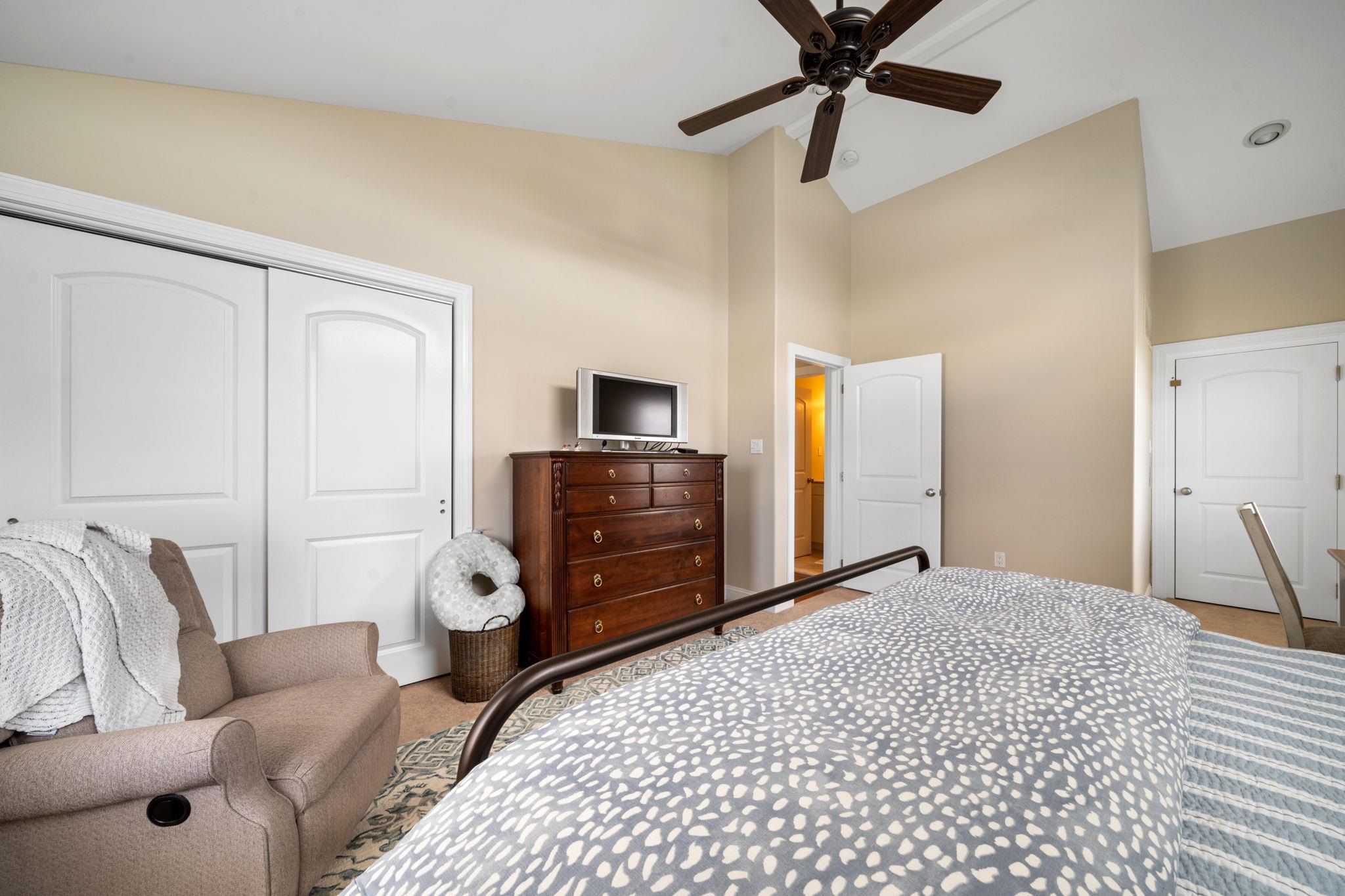 147 43rd Street Sea Isle City, NJ 08243 - Photo 33 of 50 a living room with furniture