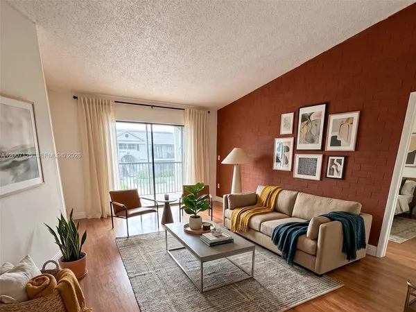 $2,100 | 20741 Northeast 4th Court, Unit 205, Miami, FL 33179