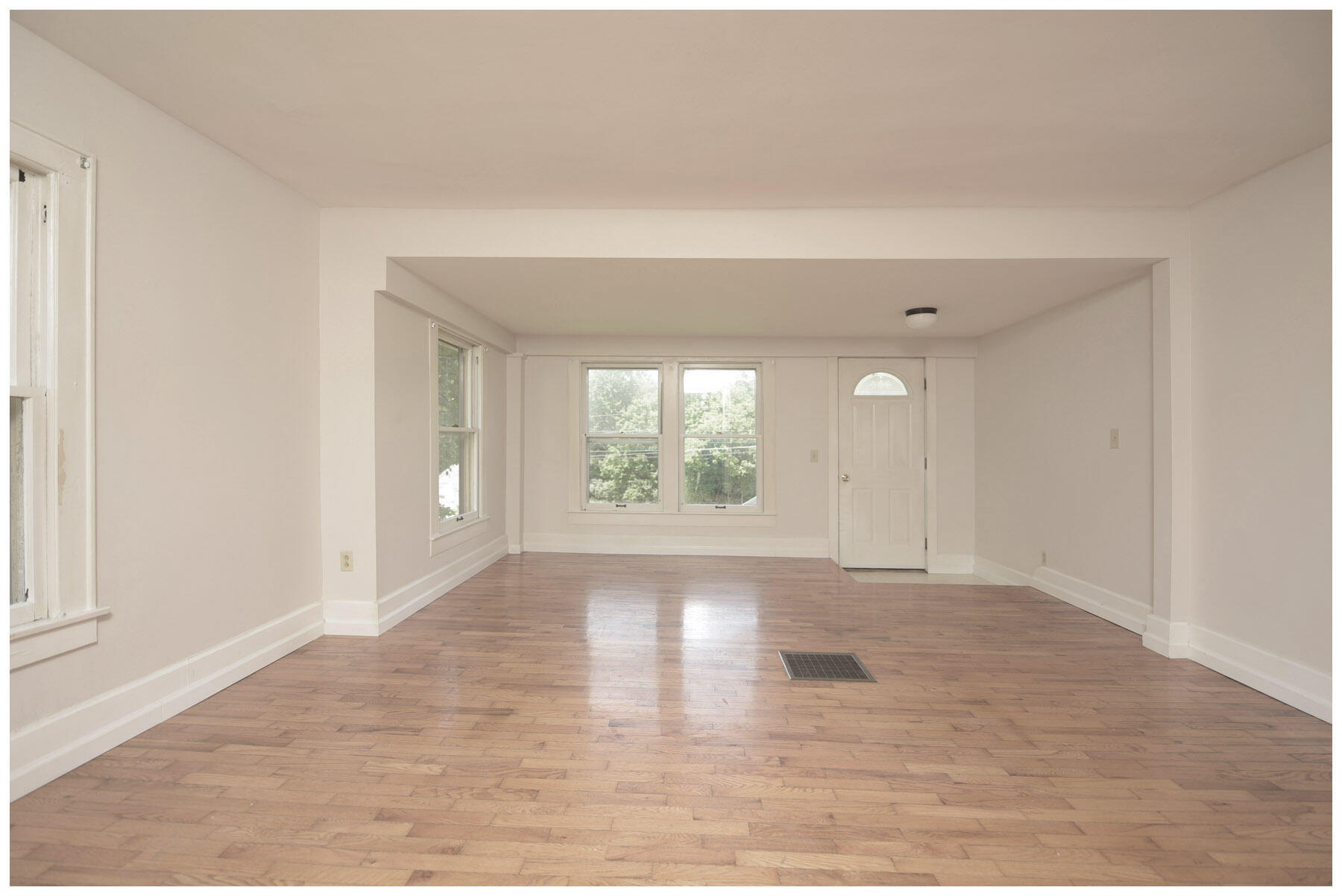 352 Old US 60 Road Frankfort, KY 40601 - Photo 3 of 11 living room