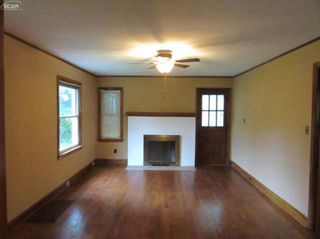 2391 Covert Road Burton, MI 48509 - Photo 14 of 38 21222754-13.JPG