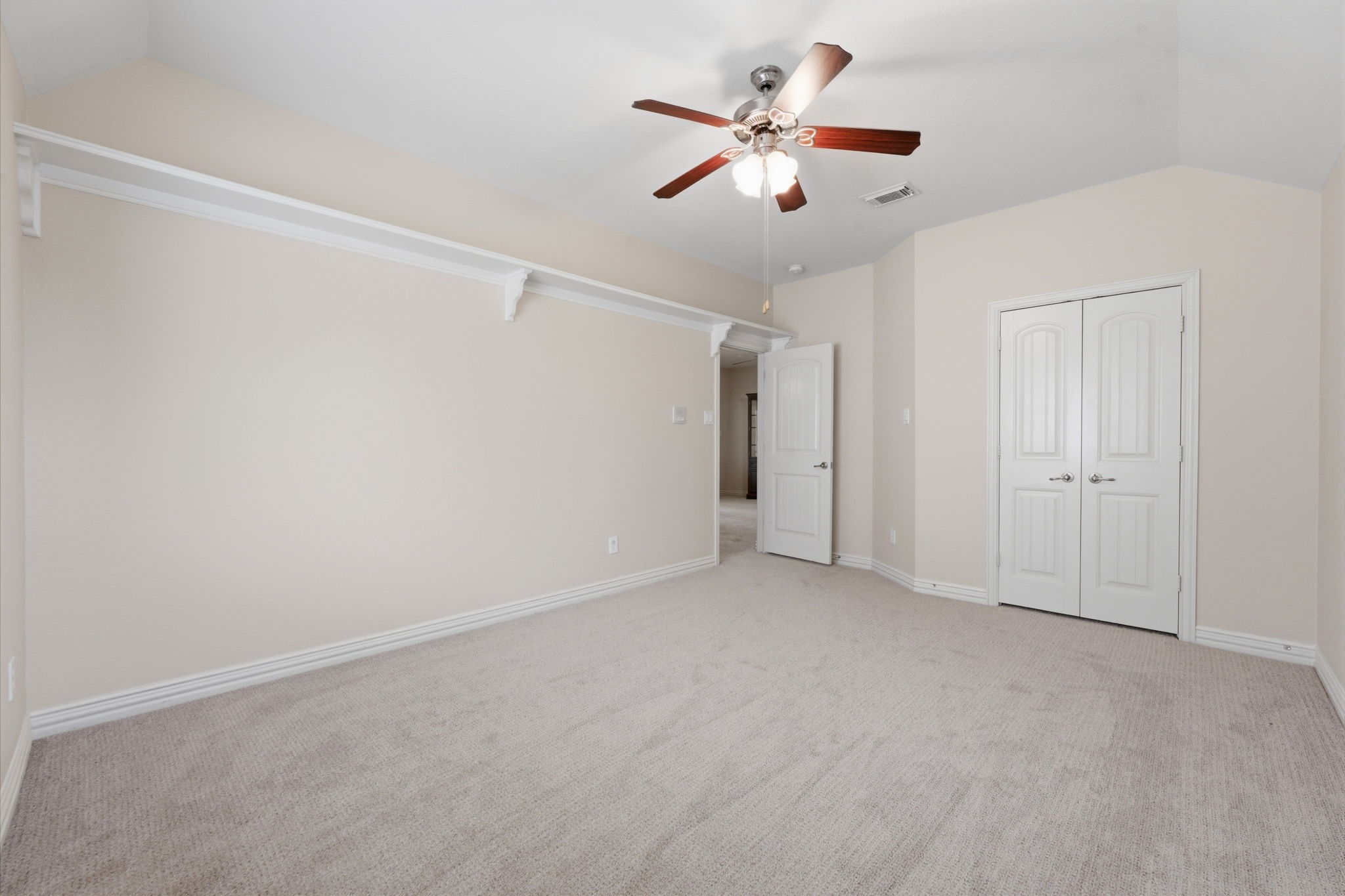 315 Arbor Ridge Lane Conroe, TX 77384 - Photo 31 of 48 an empty room with closet and a ceiling fan