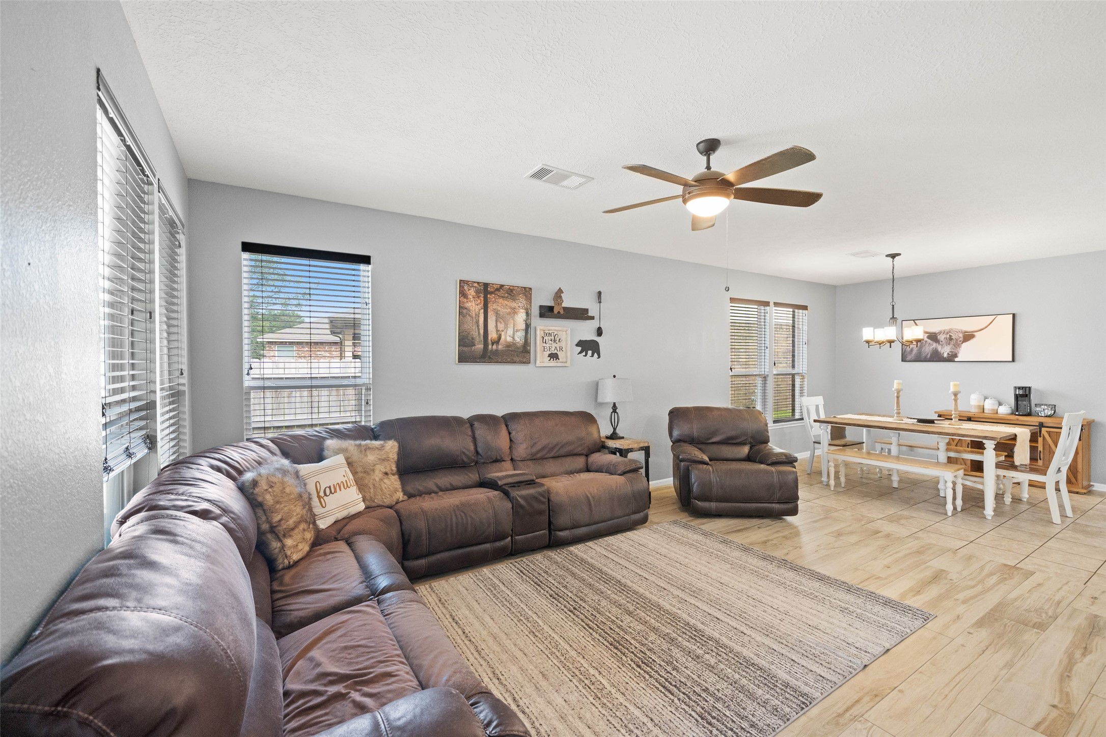 1118 Upton Court Conroe, TX 77304 - Photo 15 of 25 Living room with high ceilings!