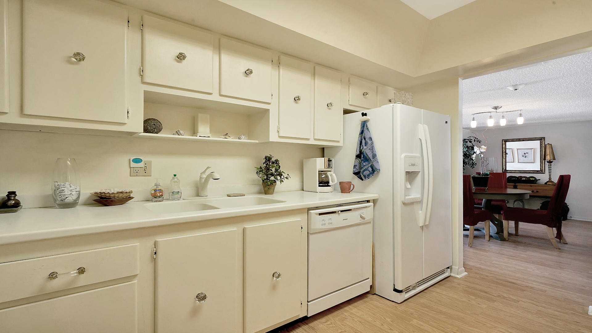 3800 Washington Road, Unit 809 West Palm Beach, FL 33405 - Photo 14 of 29 Kitchen (2)