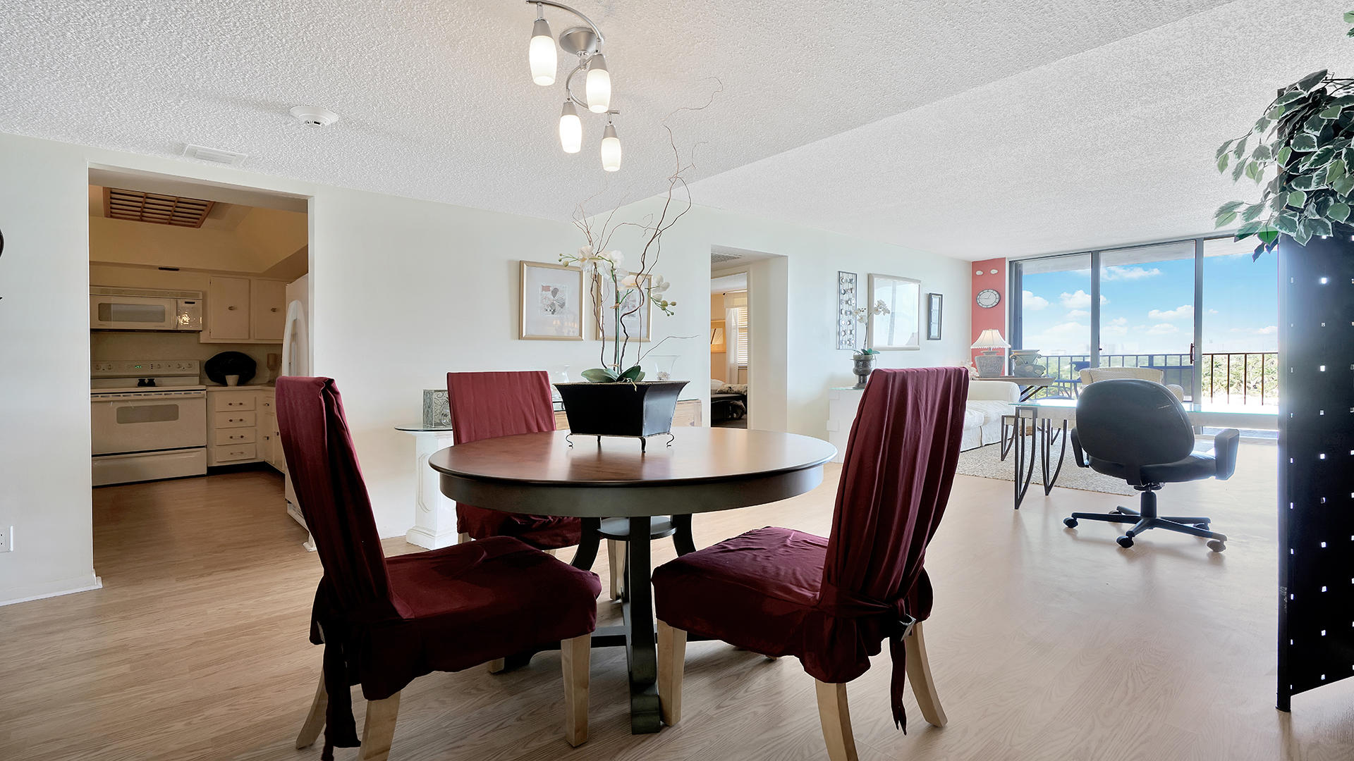 3800 Washington Road, Unit 809 West Palm Beach, FL 33405 - Photo 17 of 29 Dining Area (3)