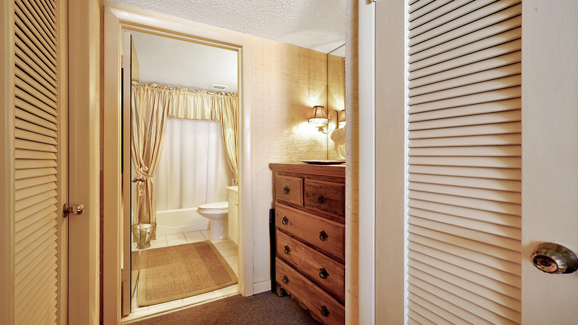 3800 Washington Road, Unit 809 West Palm Beach, FL 33405 - Photo 9 of 29 Bath Room (2)