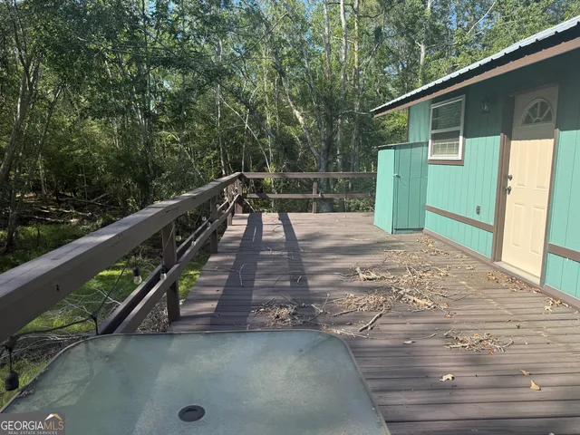 a view of a house with backyard and trees